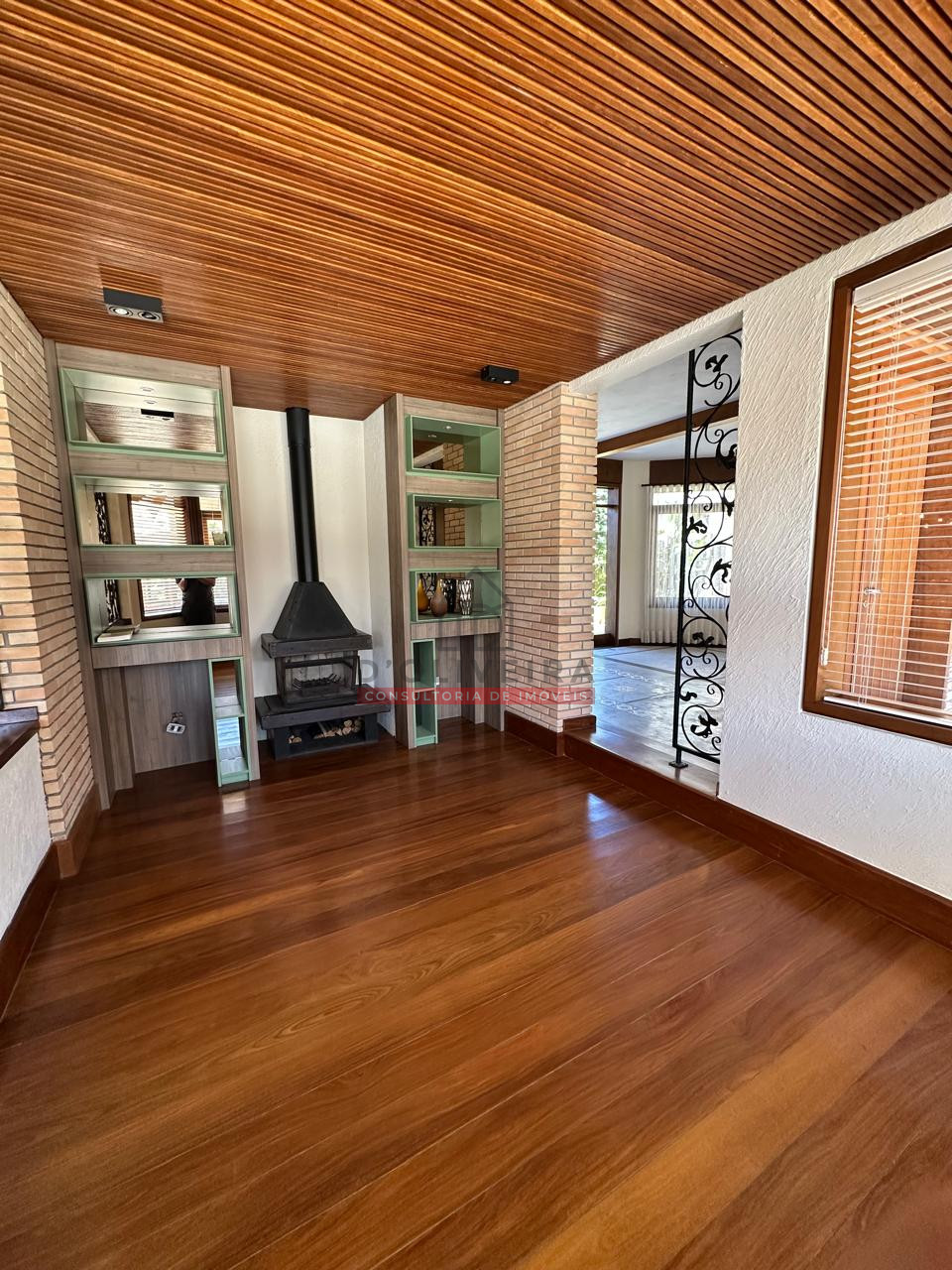 Sobrado de 4 suítes e piscina aquecida no Bougainville Residencial II - Peruíbe - SP