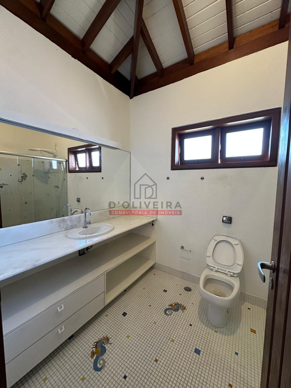 Sobrado de 4 suítes e piscina aquecida no Bougainville Residencial II - Peruíbe - SP