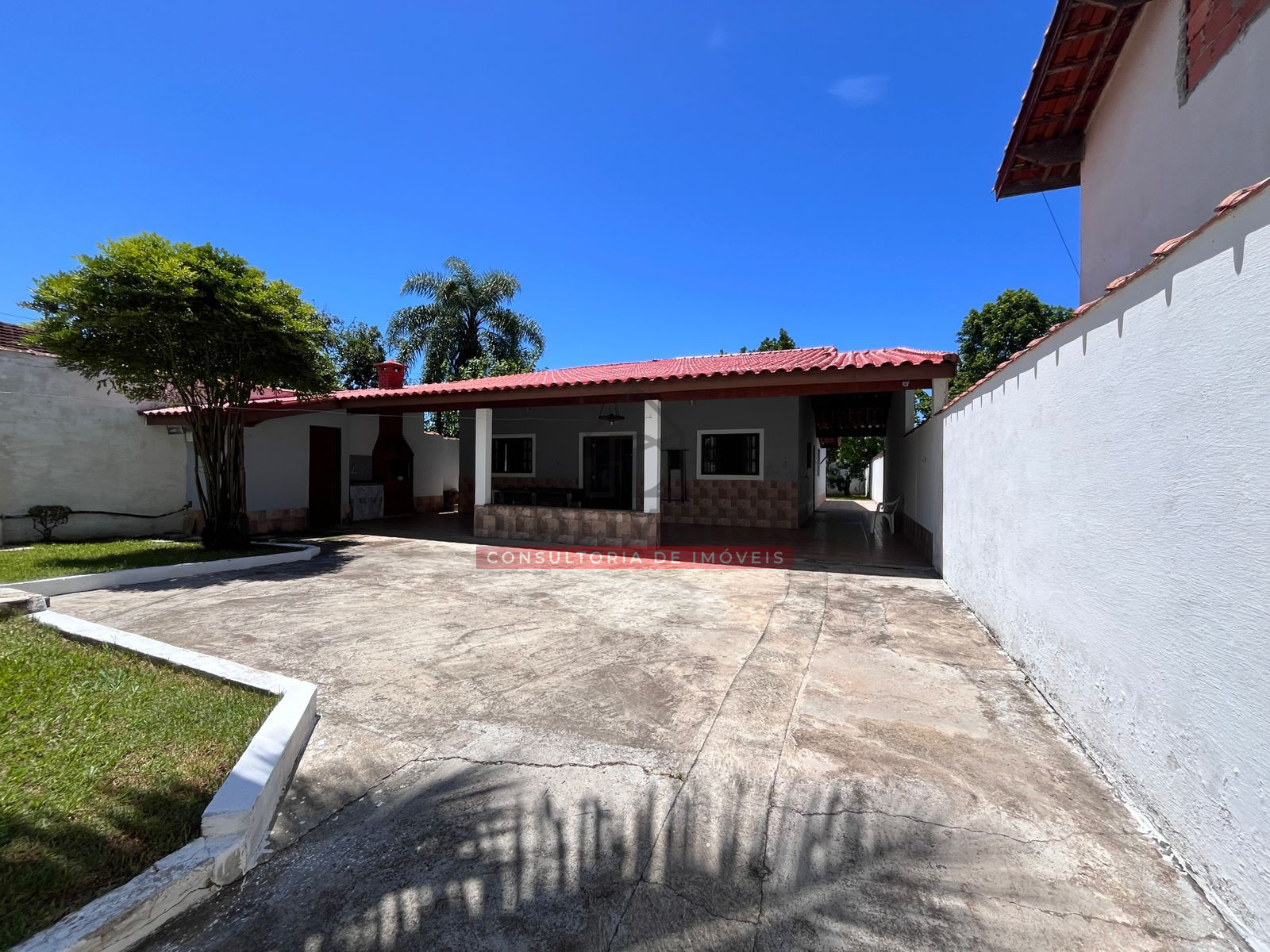 Chácara com piscina no Jardim dos Prados - Peruíbe - SP