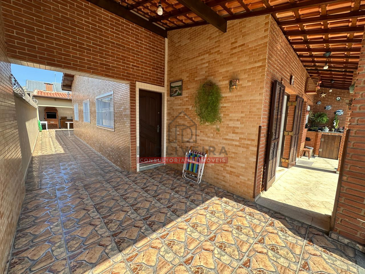 Casa com piscina e churrasqueira à venda no Balneário Oásis - Peruíbe - SP