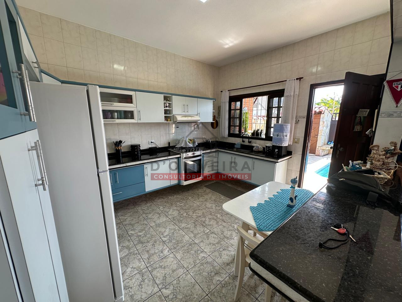 Casa com piscina e churrasqueira à venda no Balneário Oásis - Peruíbe - SP