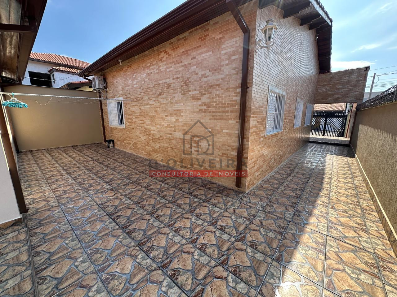 Casa com piscina e churrasqueira à venda no Balneário Oásis - Peruíbe - SP