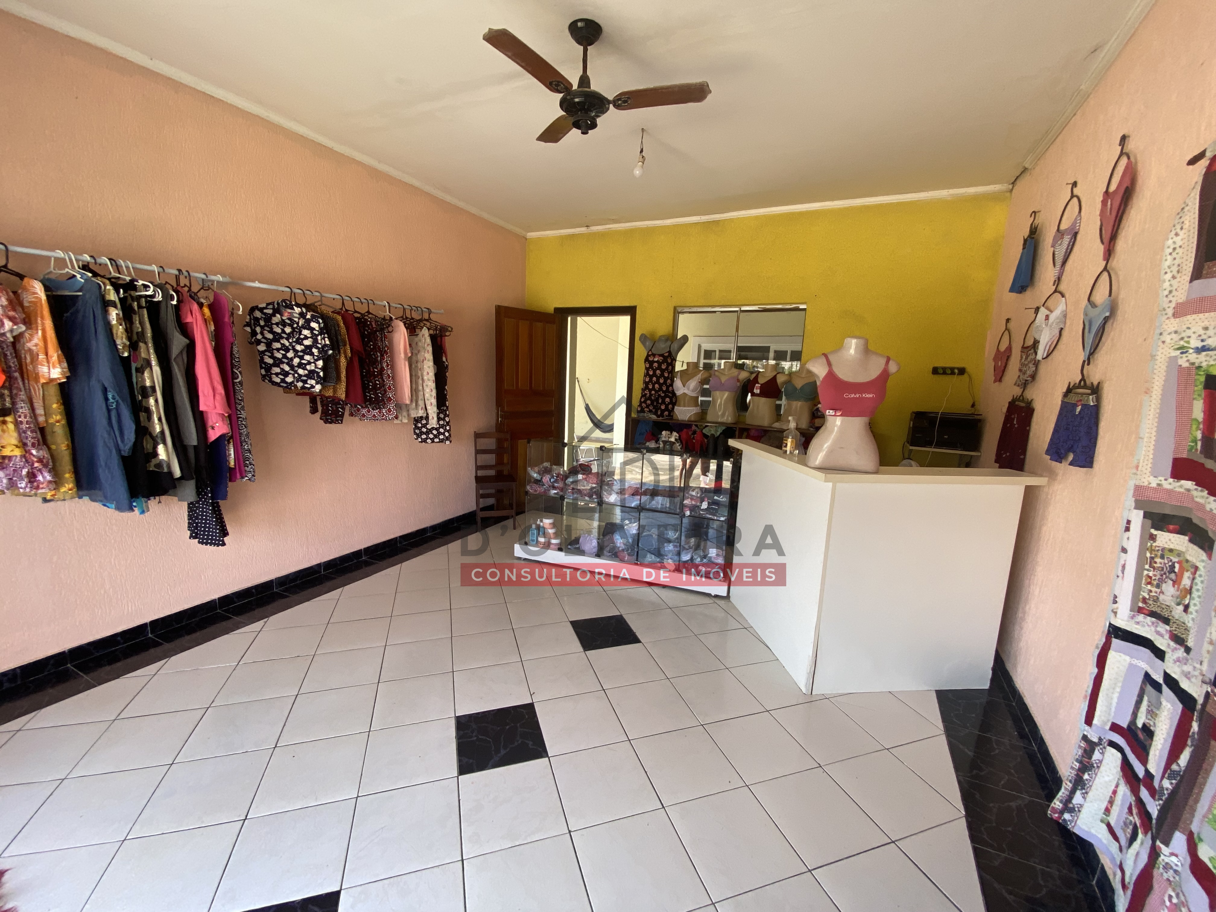 Casa com espaço comercial à venda na Vila Peruíbe - Peruíbe - SP