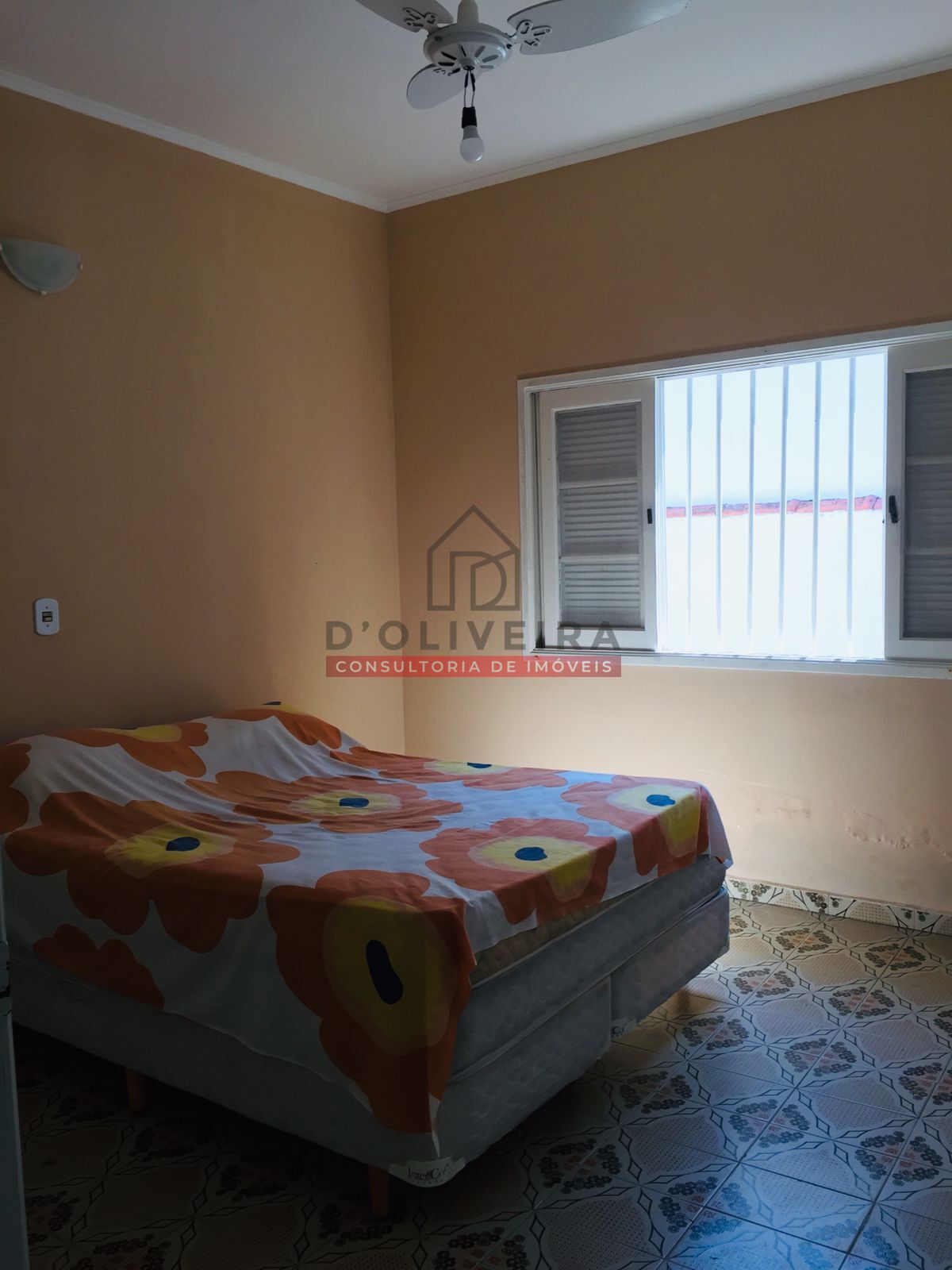 Casa térrea para venda a 100 metros da praia no Centro de Peruíbe - SP