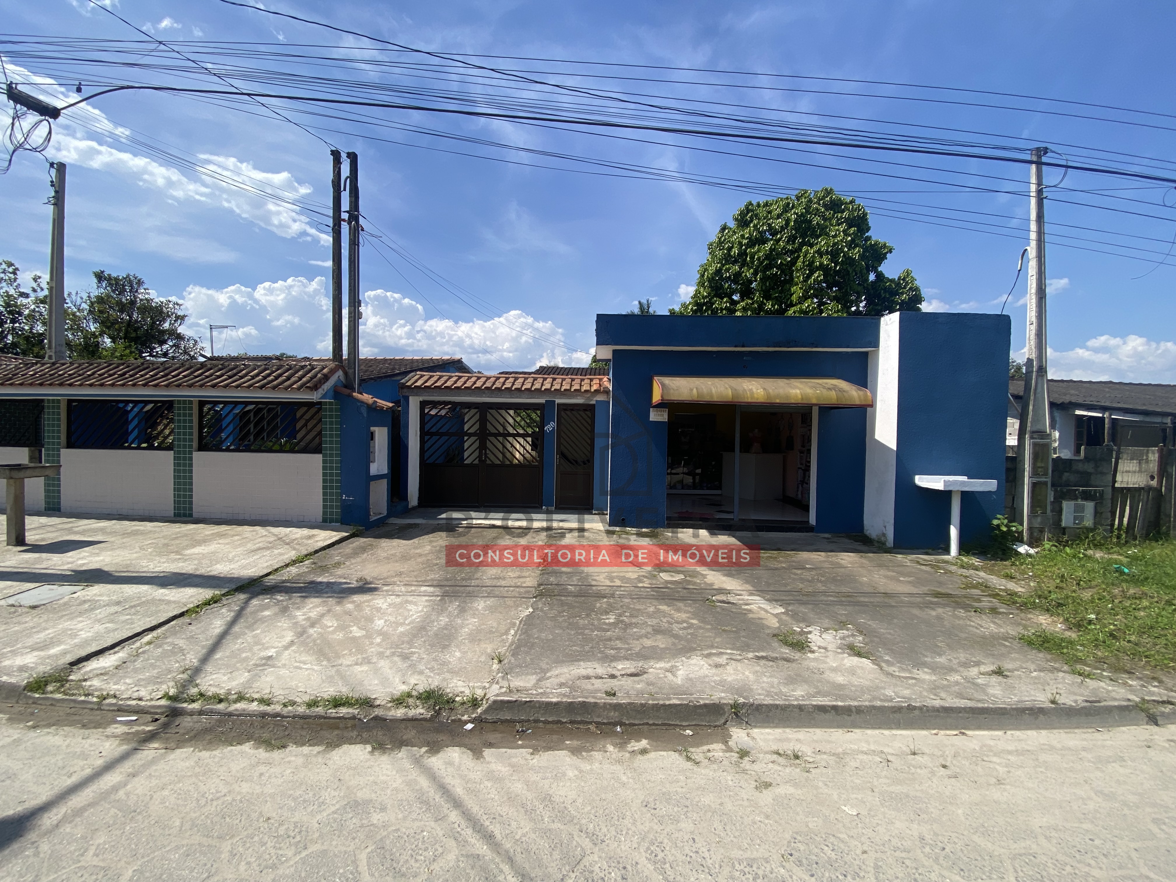 Casa com espaço comercial à venda na Vila Peruíbe - Peruíbe - SP