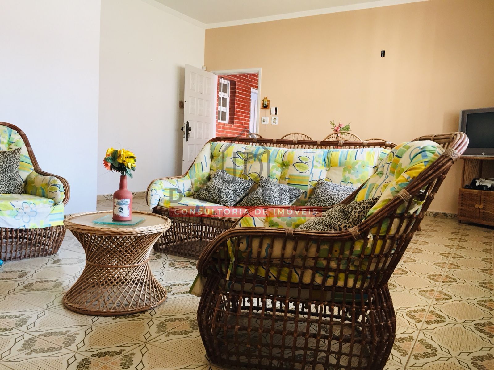 Casa térrea para venda a 100 metros da praia no Centro de Peruíbe - SP
