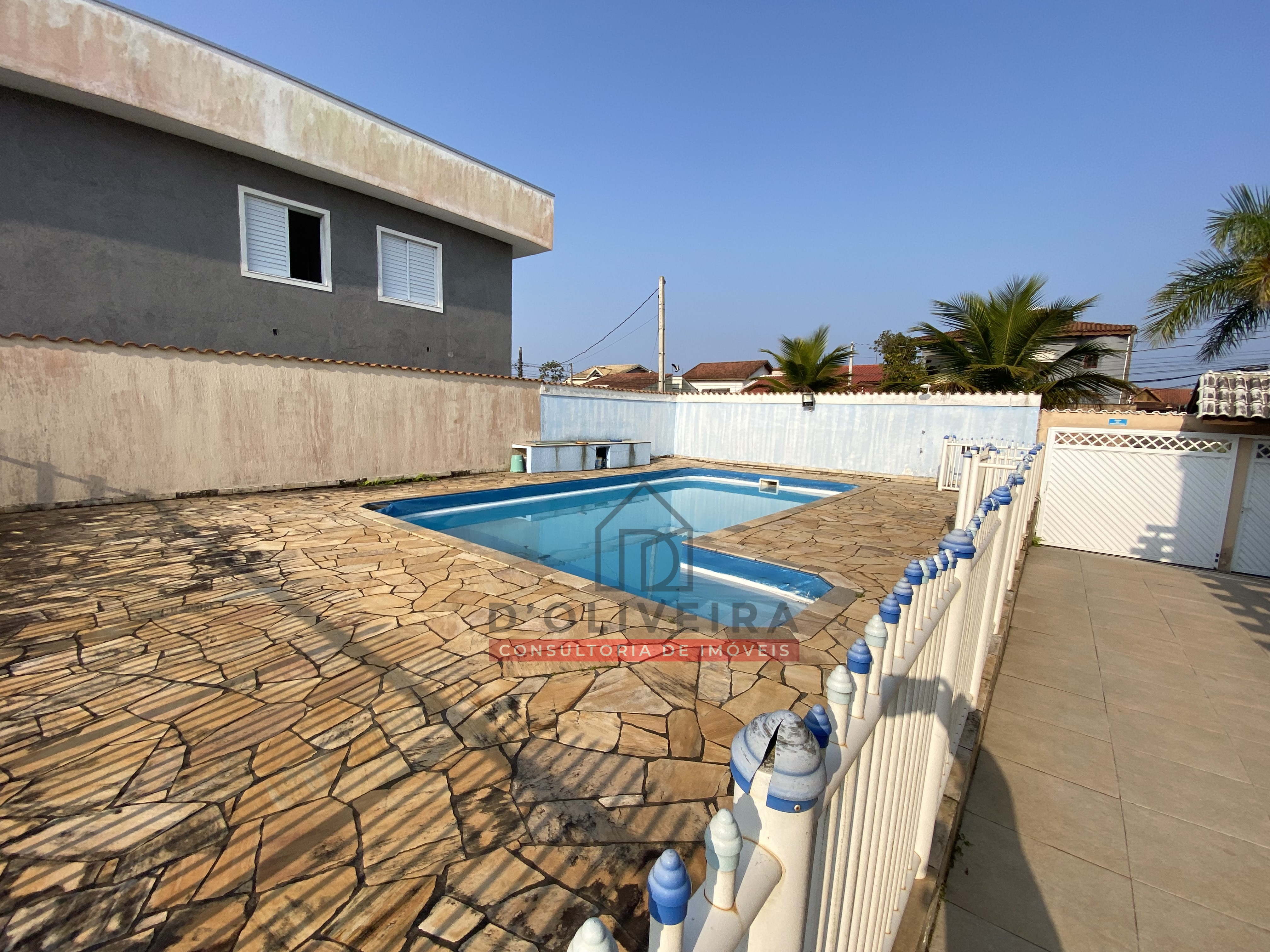 Casa em condomínio com piscina na Estancia São Jose - Peruíbe - SP