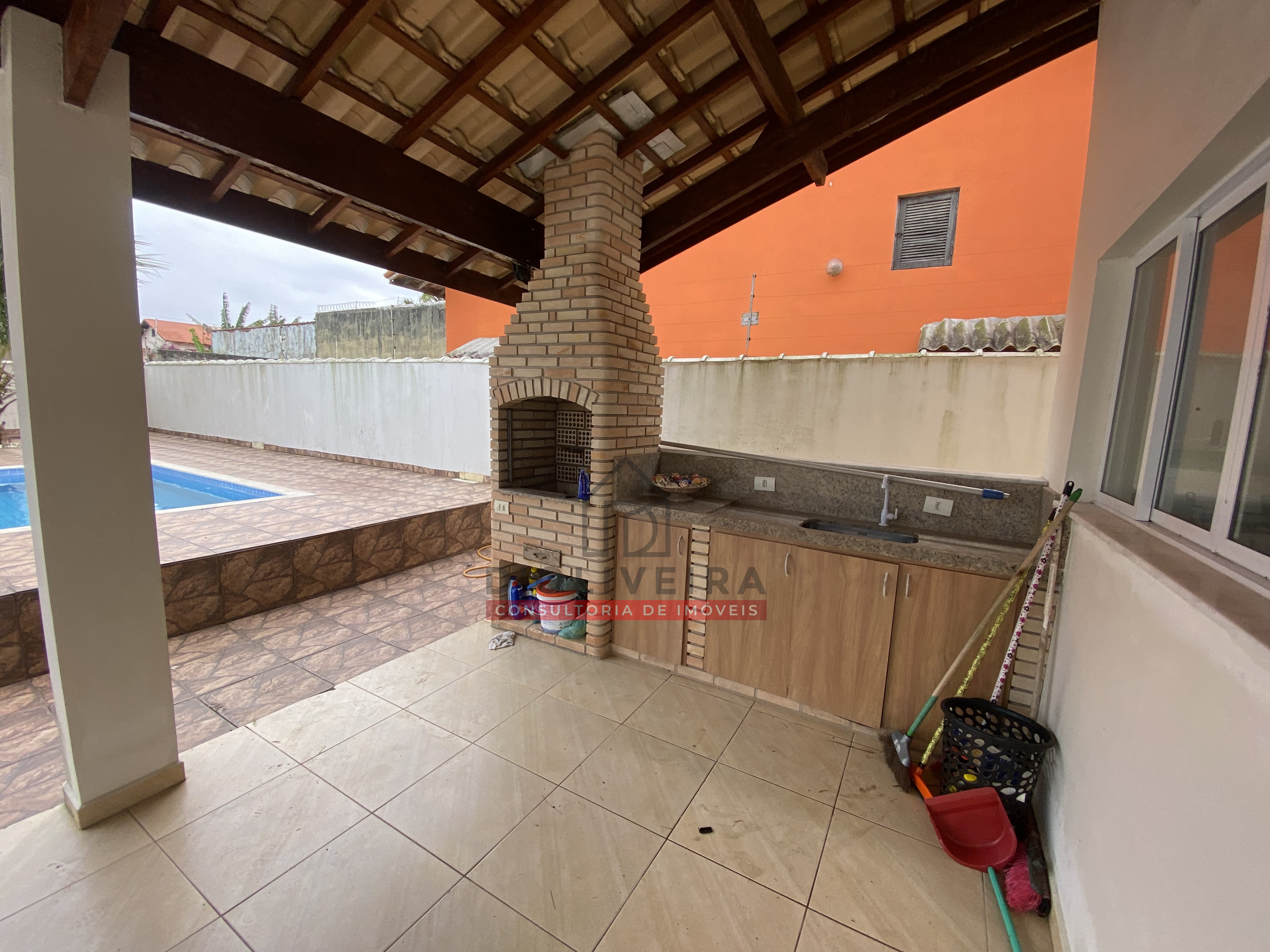 Casa com térrea com piscina à venda no Maria Helena Novaes - Peruíbe - SP