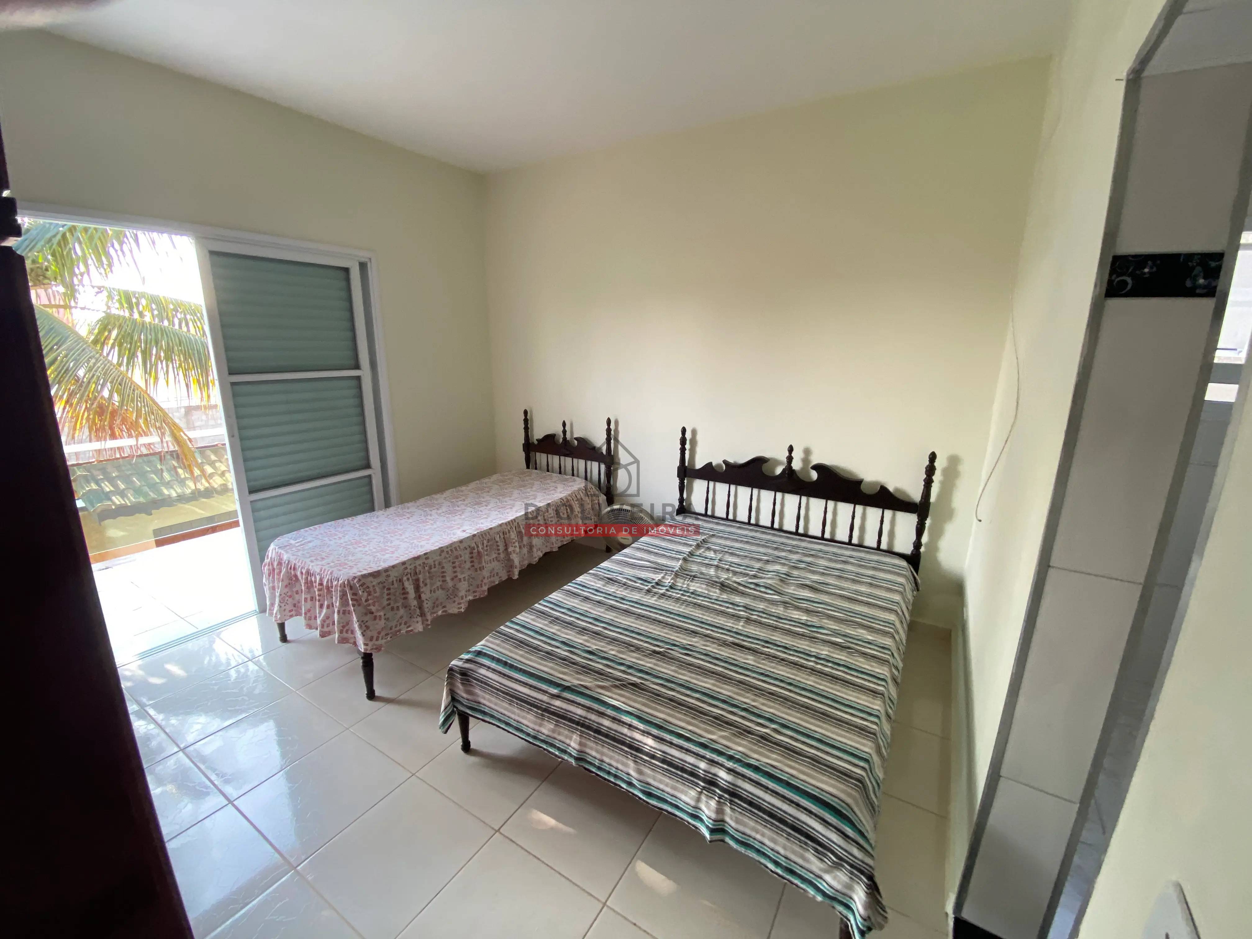 Sobrado a 500 metros da praia com 3 quartos no Bairro Estância São José - Peruíbe - SP