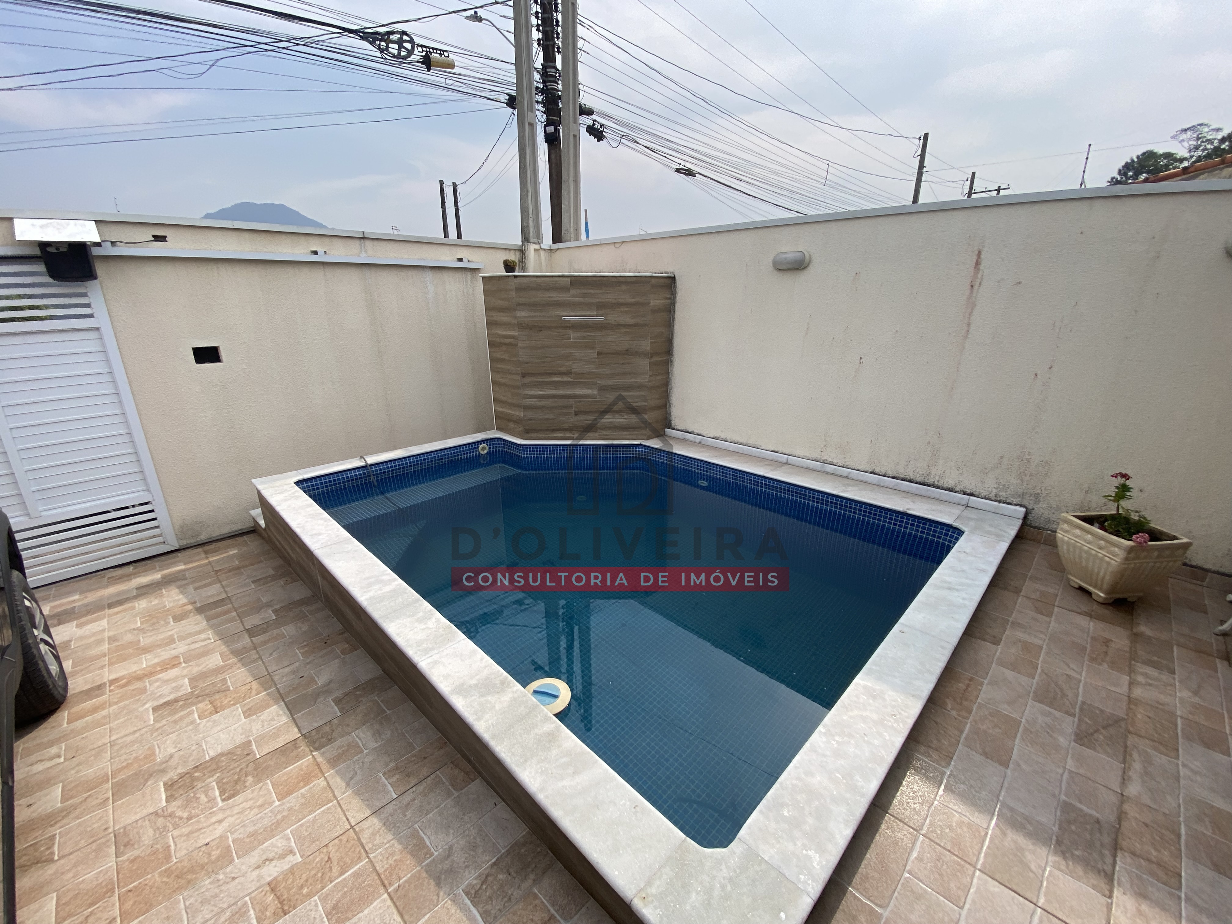 Casa com piscina e churrasqueira à venda no Bairro Parque D'aville - Peruíbe - SP