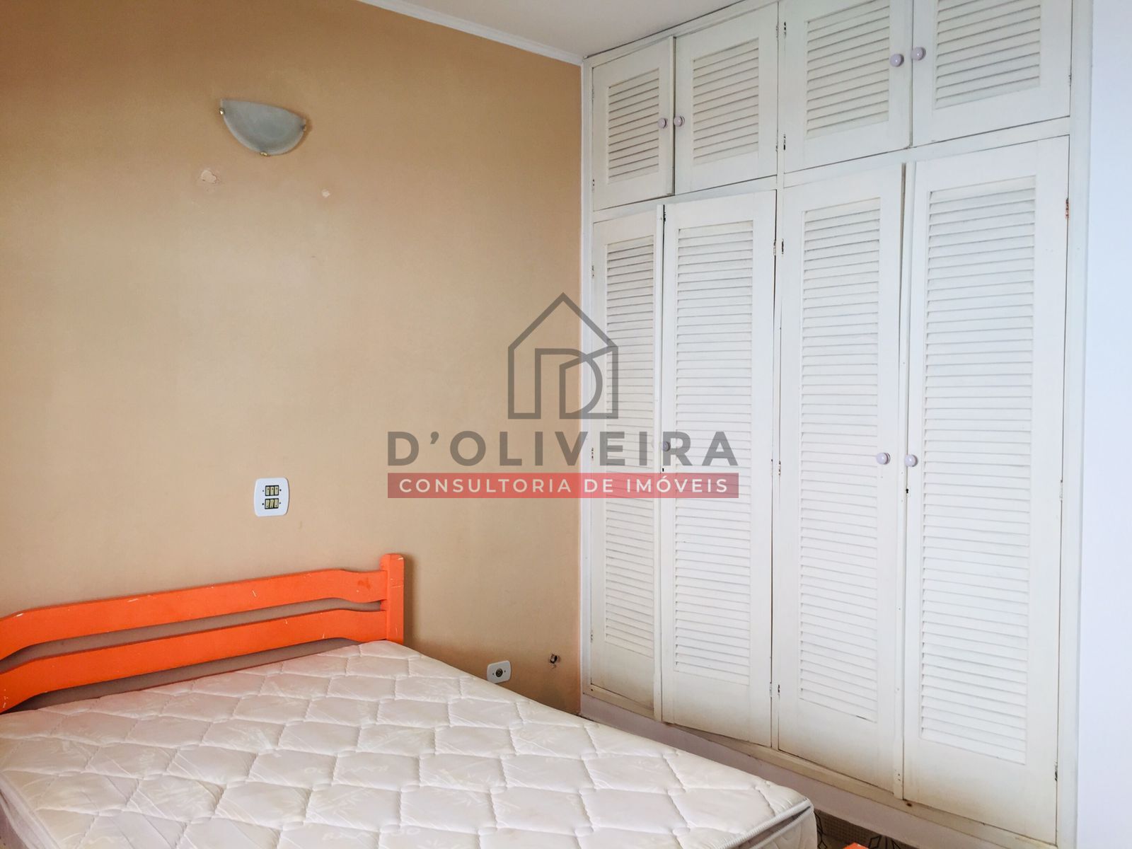 Casa térrea para venda a 100 metros da praia no Centro de Peruíbe - SP