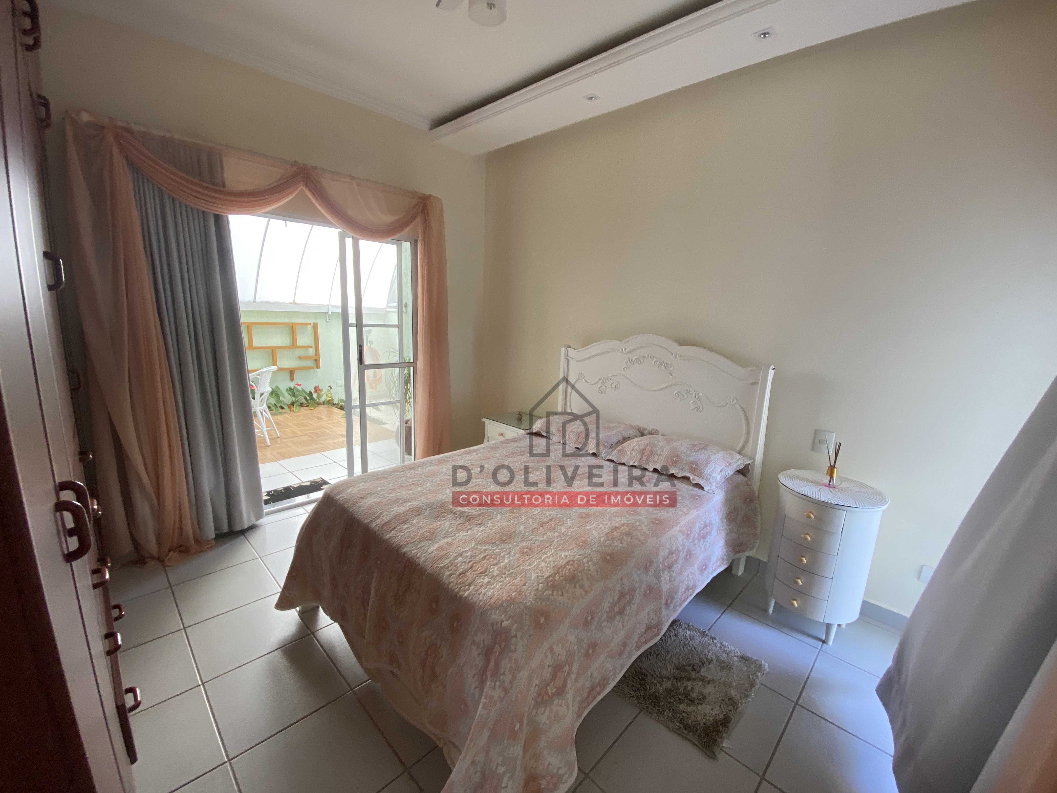 Casa térrea com 3 suítes à venda no condomínio Bougainvillée III - Peruíbe - SP