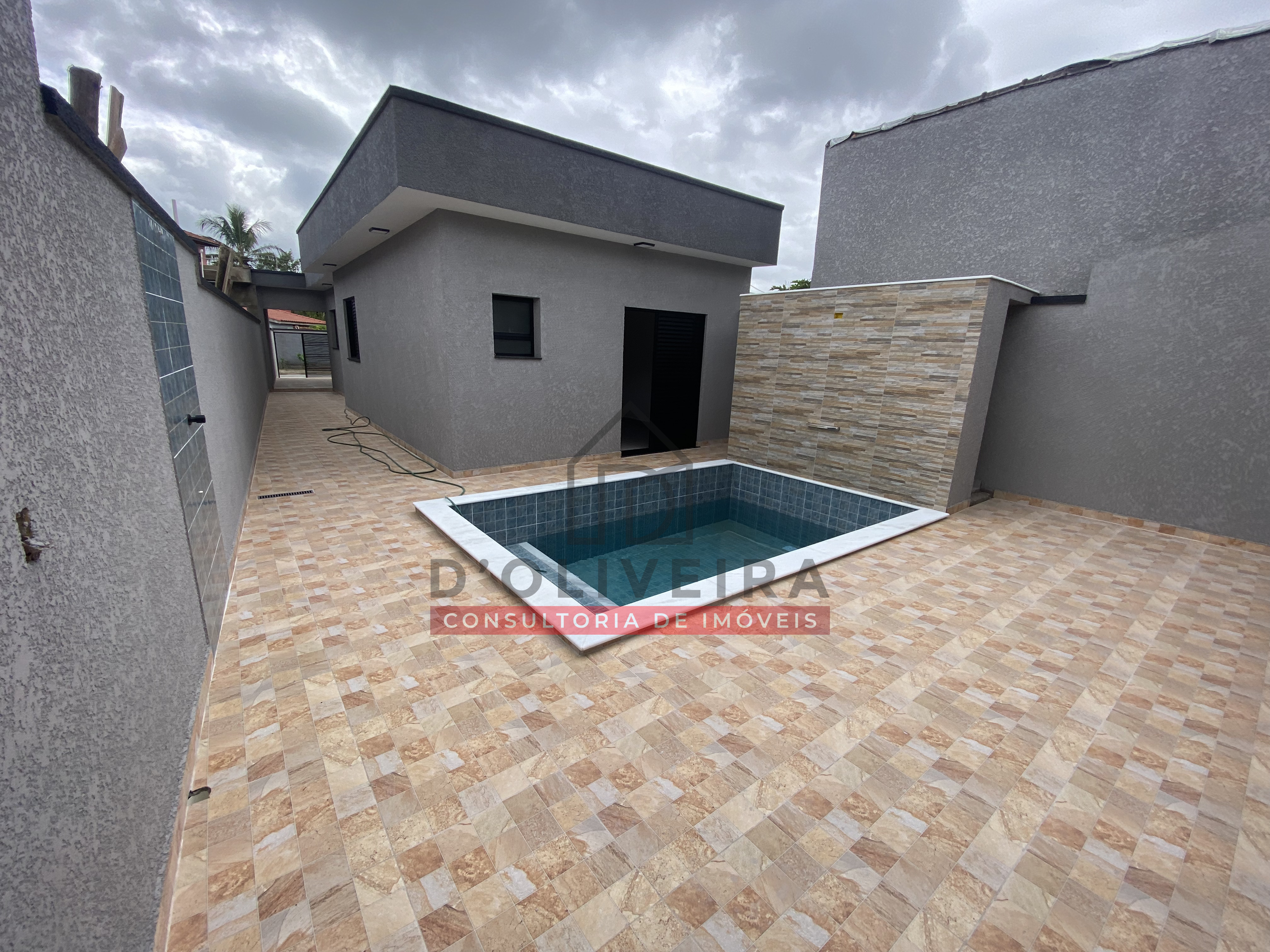 Casa moderna com piscina à venda na Cidade Nova Peruíbe - Peruíbe - SP