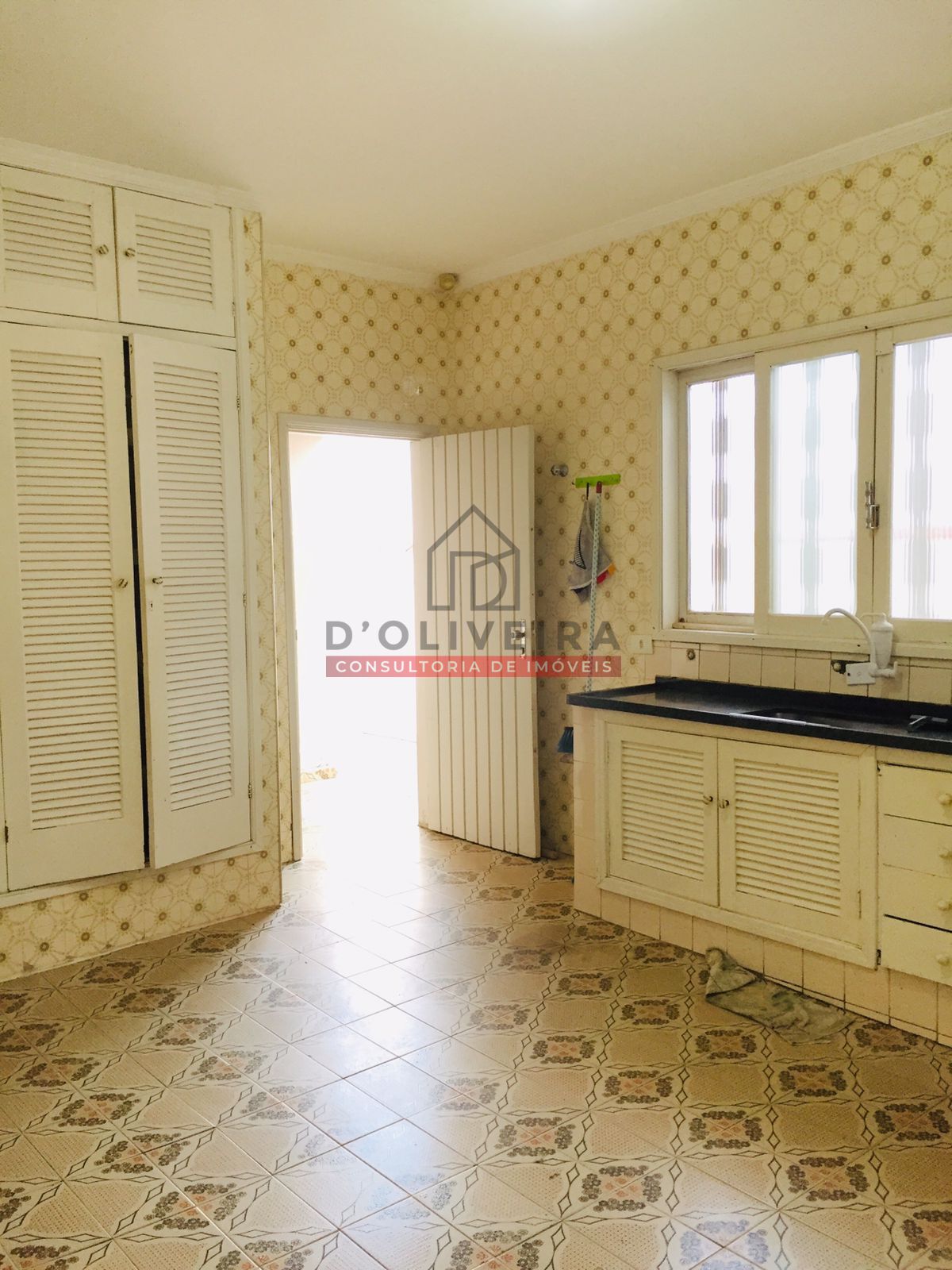 Casa térrea para venda a 100 metros da praia no Centro de Peruíbe - SP