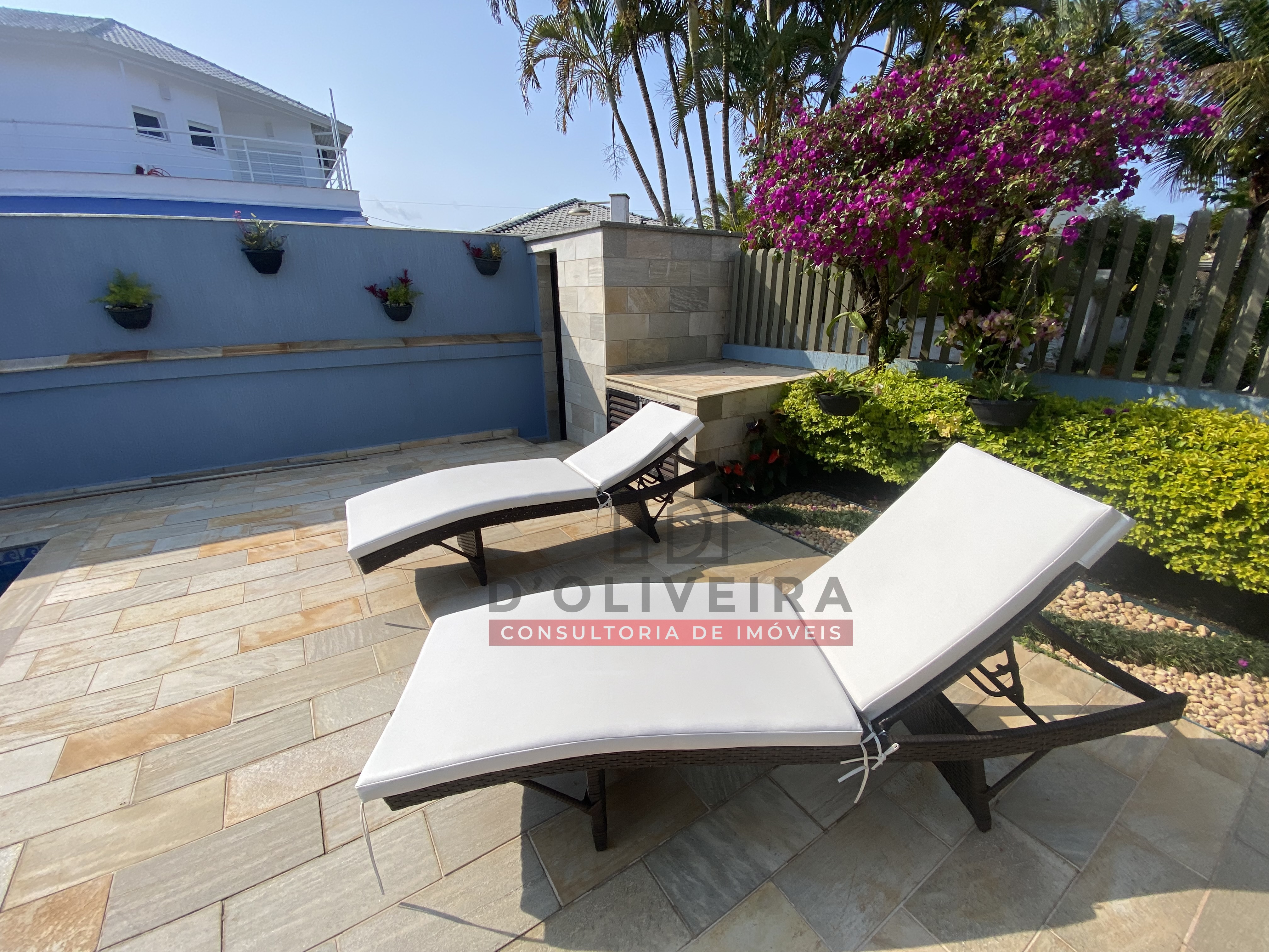 Casa com piscina à venda no Condomínio Bougainvillée III - -Peruíbe - SP