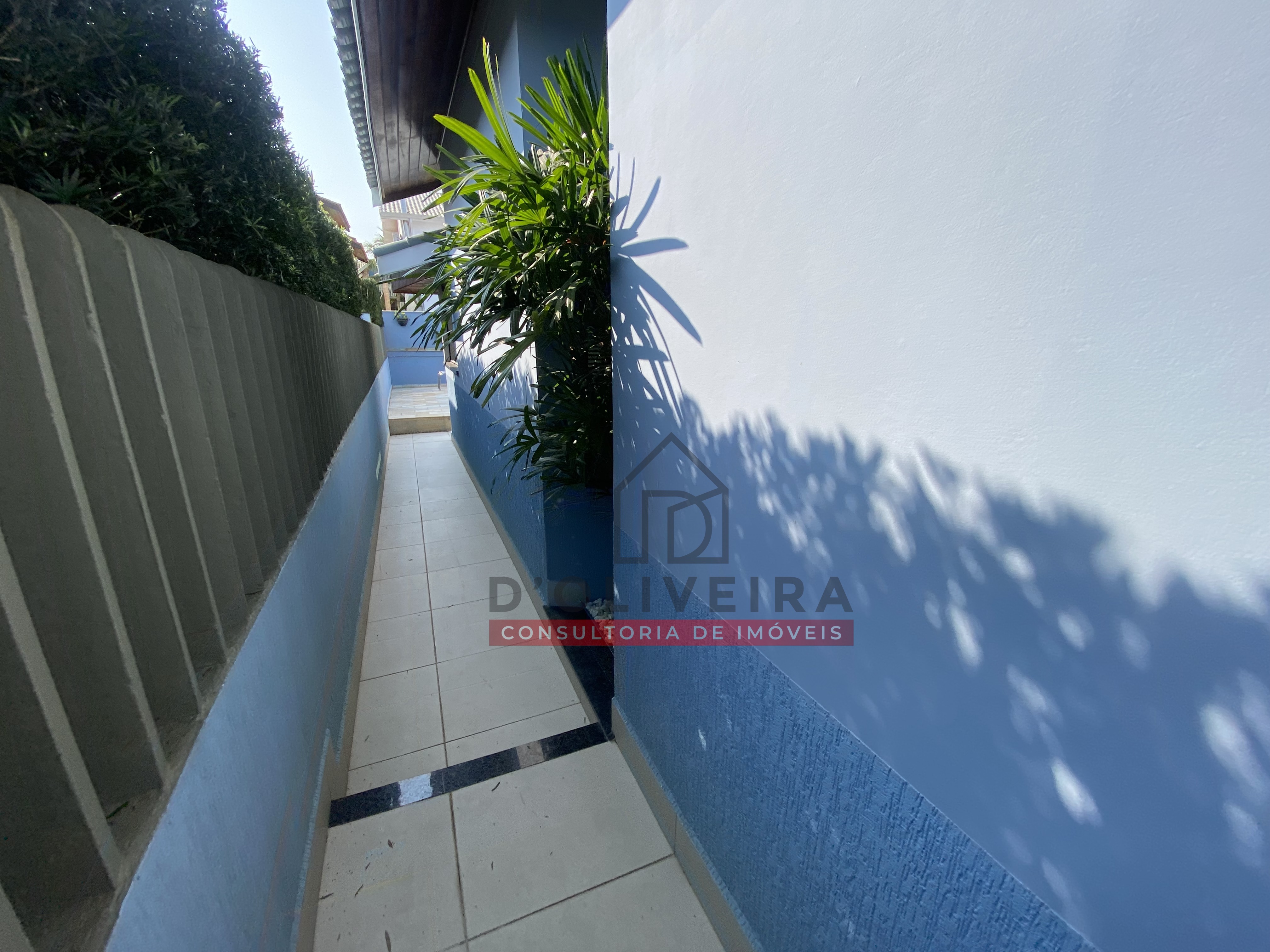 Casa com piscina à venda no Condomínio Bougainvillée III - -Peruíbe - SP