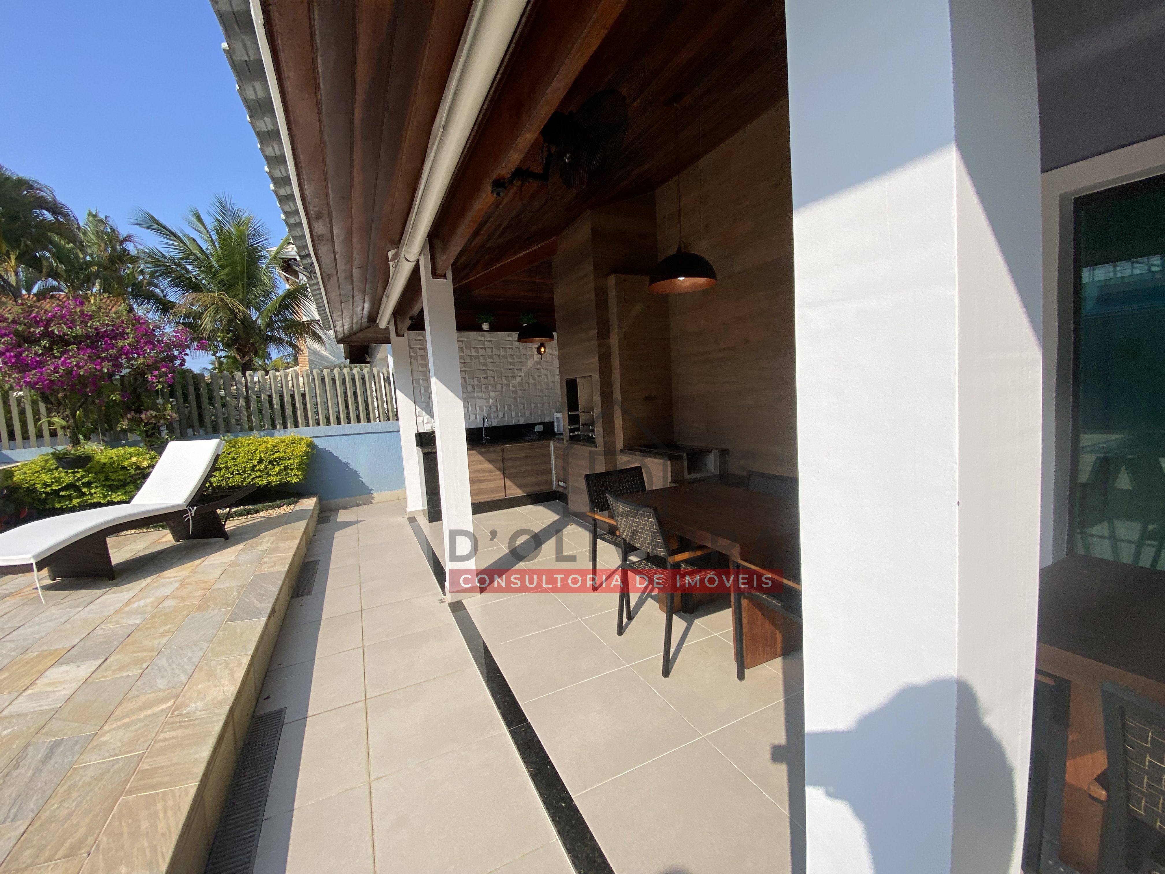 Casa com piscina à venda no Condomínio Bougainvillée III - -Peruíbe - SP