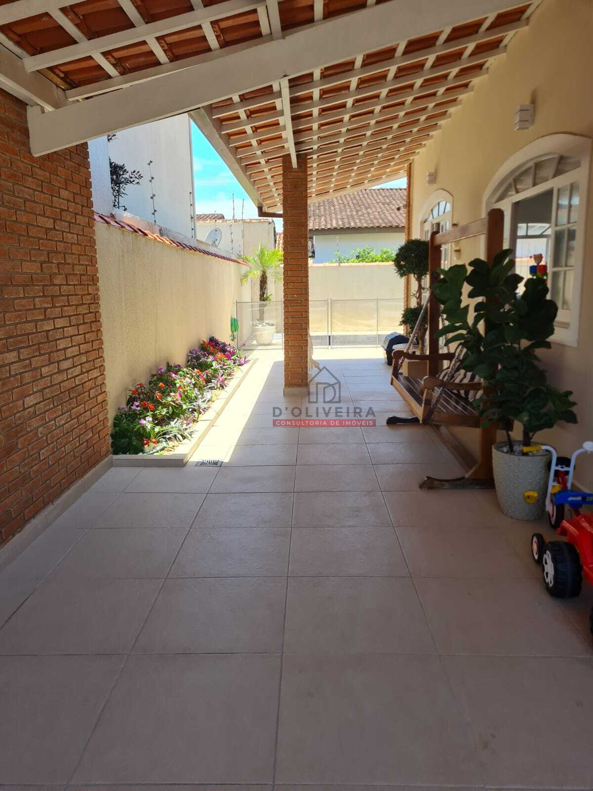 Casa com piscina à venda no Balneário Três Marias - Peruíbe - SP